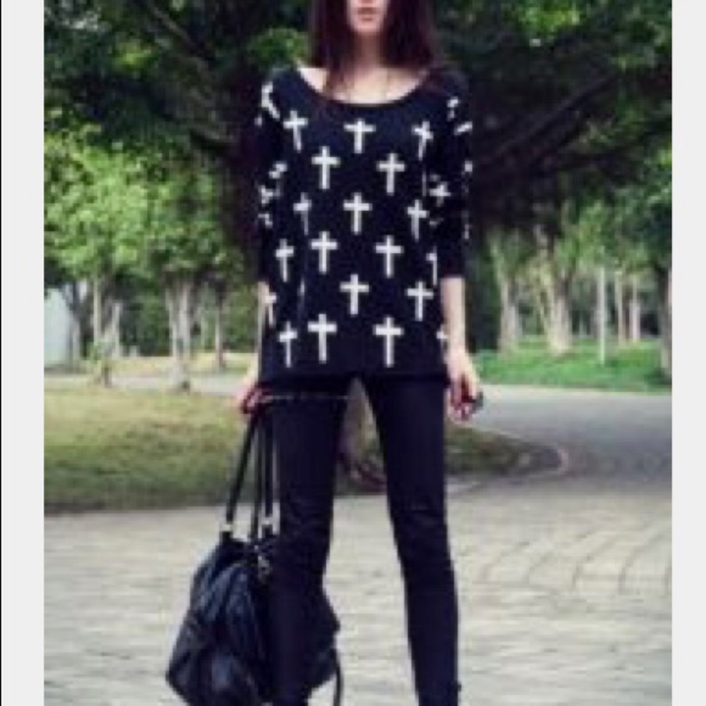 😁Great condition! Cross print tunic 💕